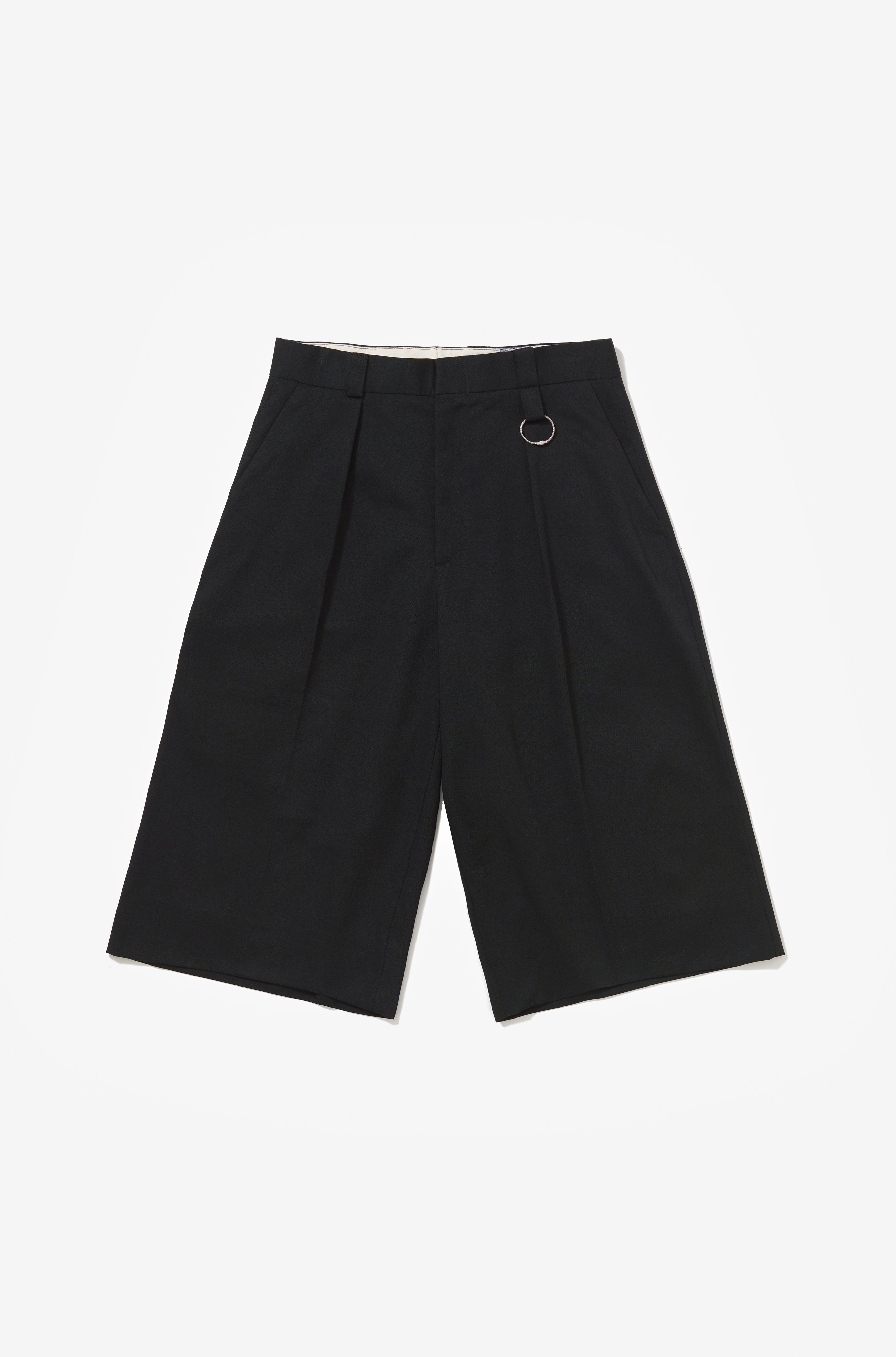 The V Short / Black