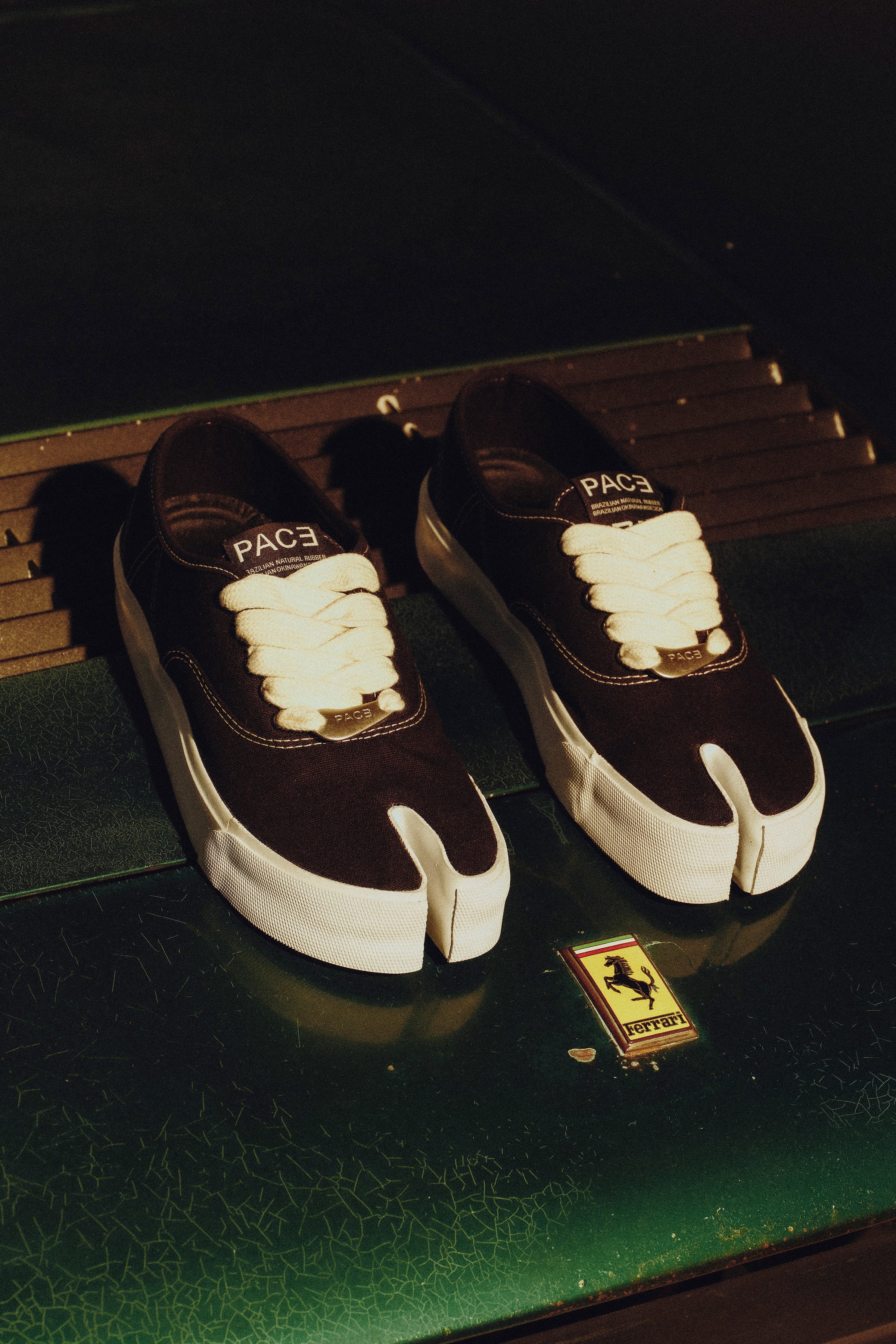 YOSHI'S TABI CANVAS BLACK