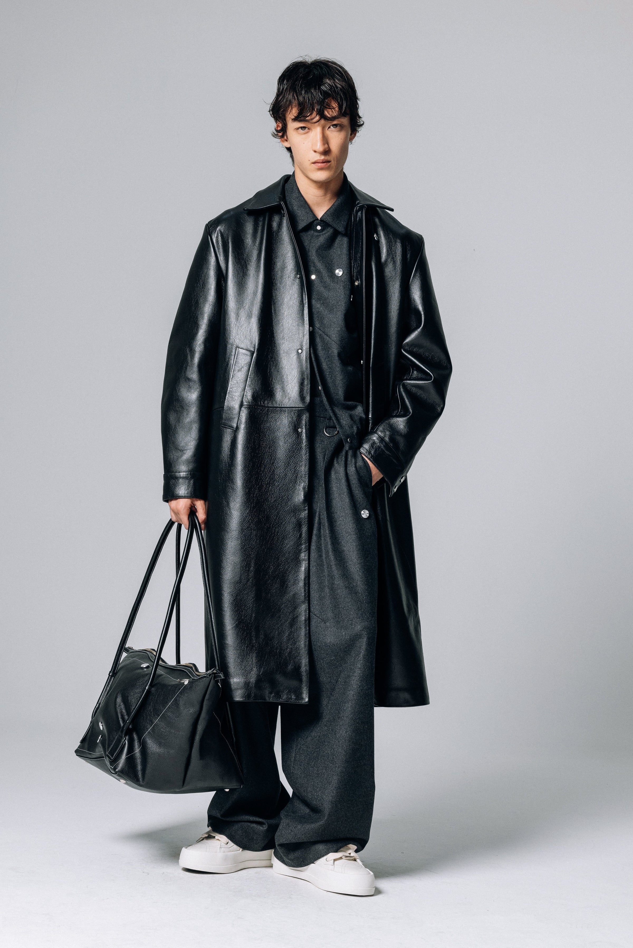 PRÉ VENDA - LEON LEATHER LONG COAT BLACK