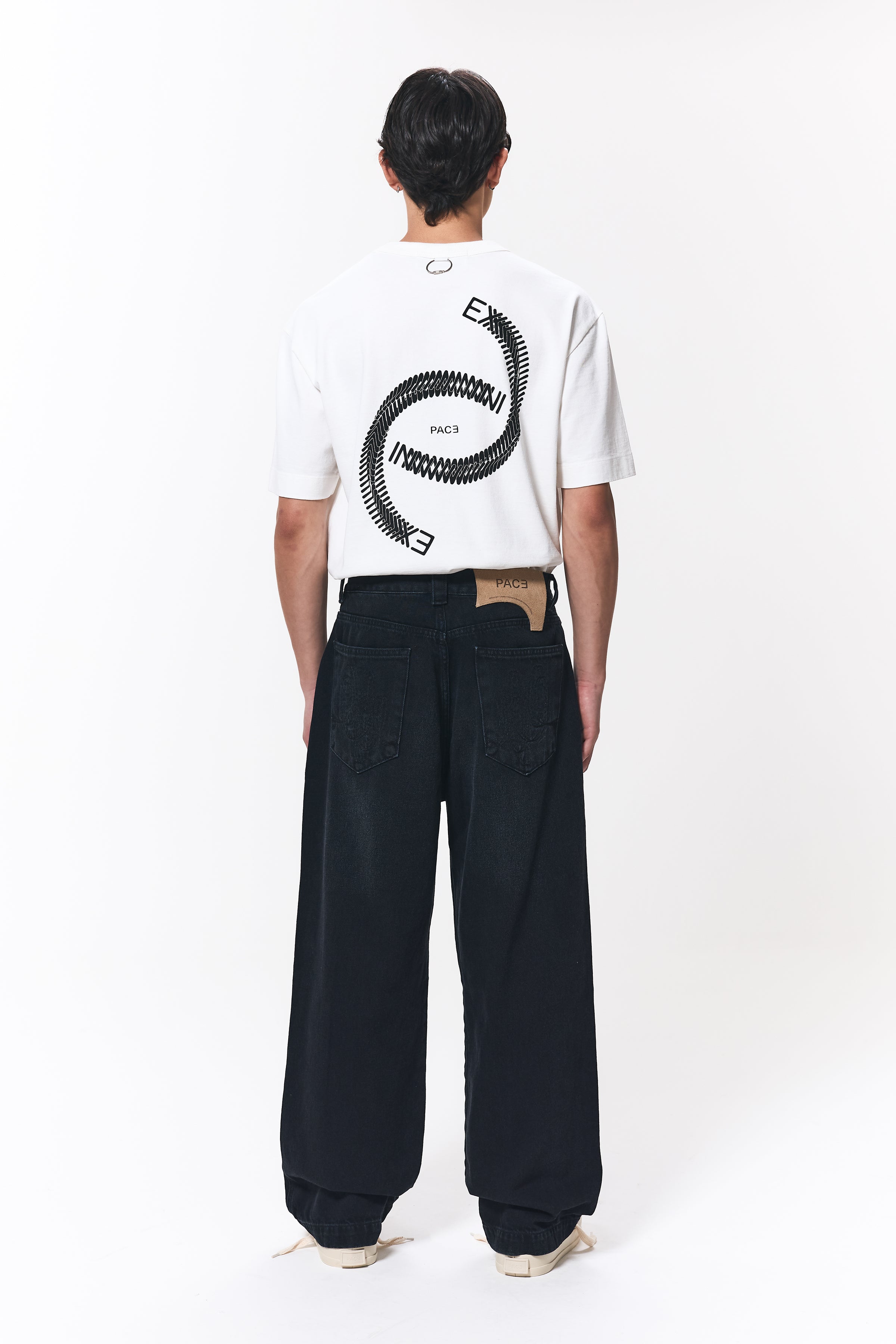 BLACK STRAIGHT JEANS