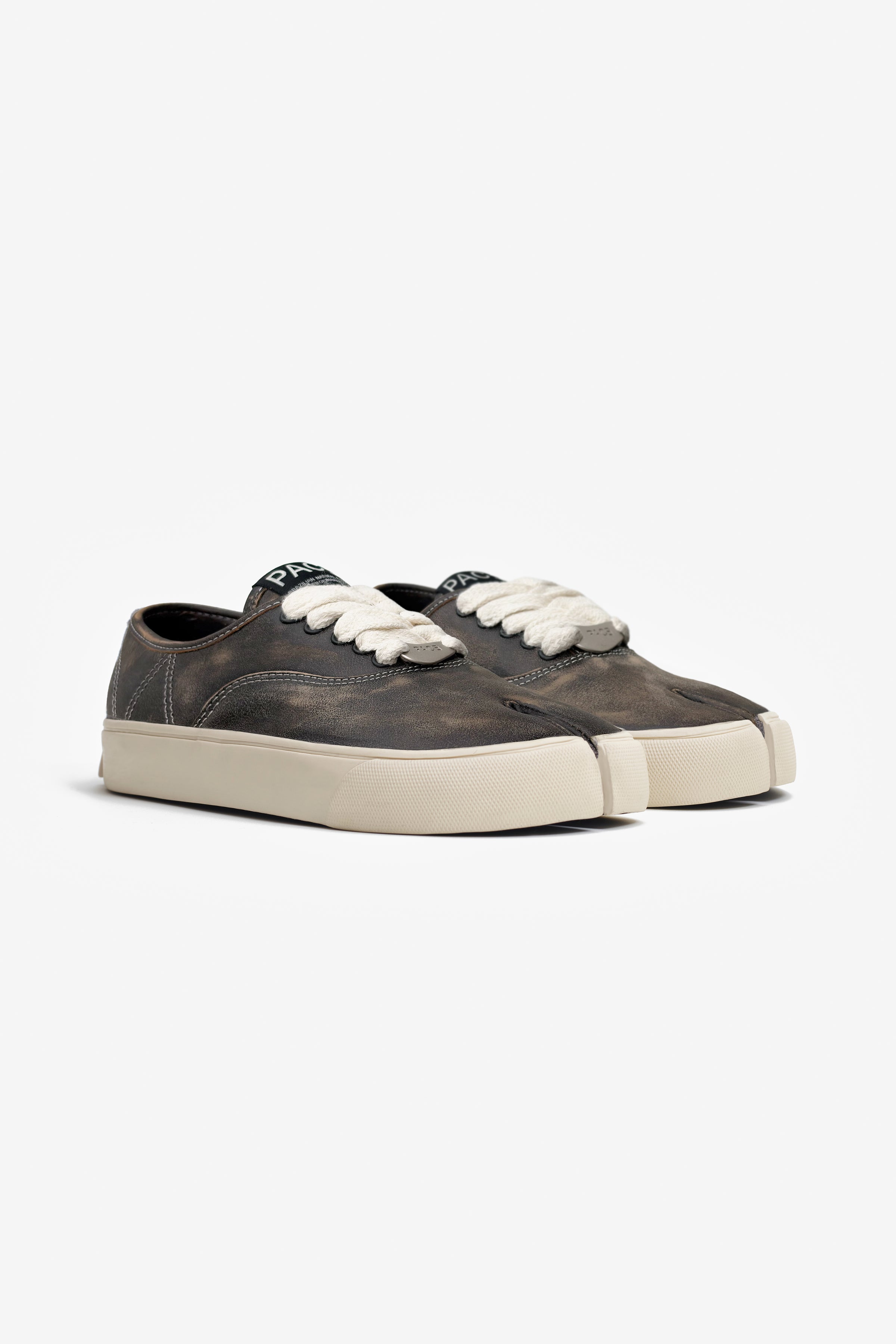 YOSHI'S TABI V2 LEATHER DUST BROWN